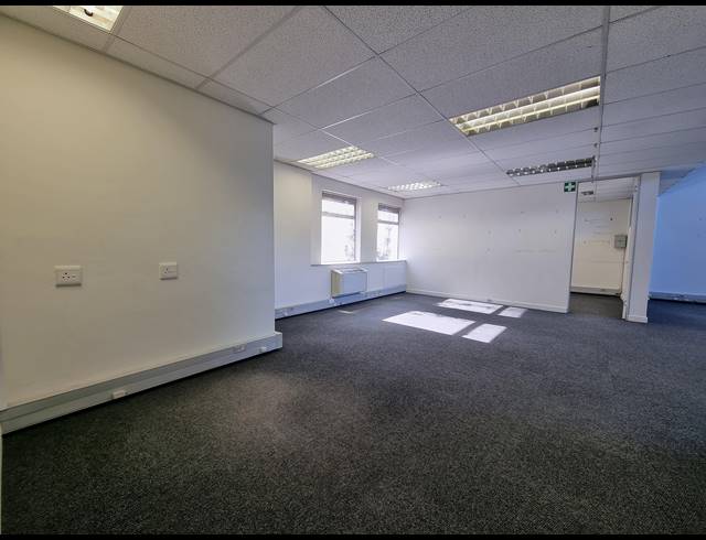 200M² OFFICE TO LET IN PLATTEKLOOF 2
